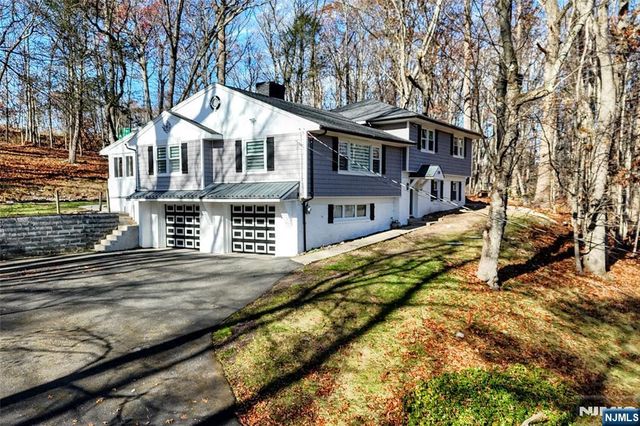 28 Overlook Road, Saddle River, NJ 07458