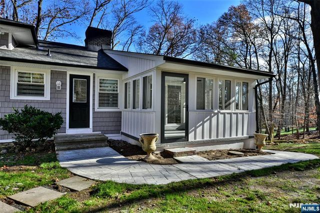 28 Overlook Road, Saddle River, NJ 07458