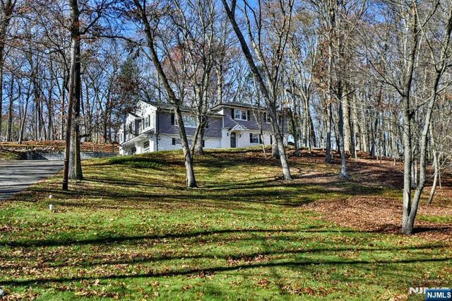 28 Overlook Road, Saddle River, NJ 07458