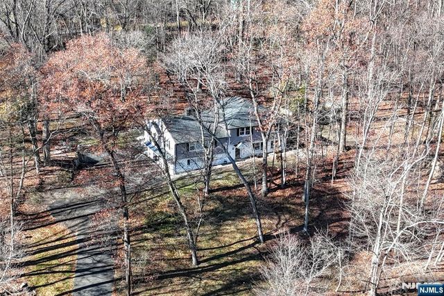 28 Overlook Road, Saddle River, NJ 07458