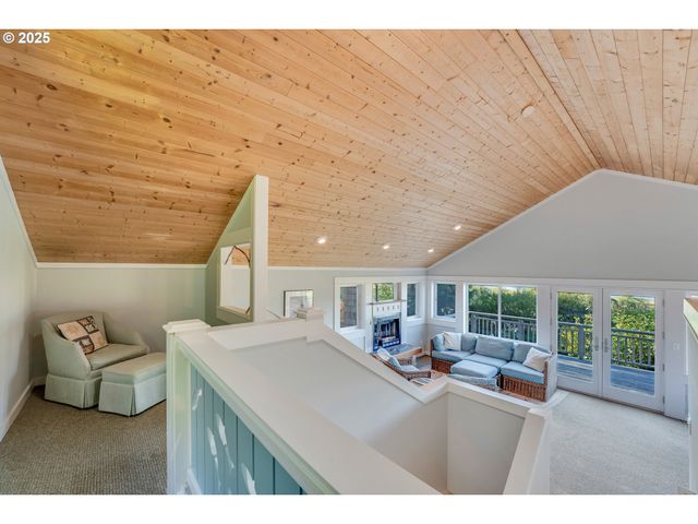 333 VOSBURG St, Wheeler, OR 97147