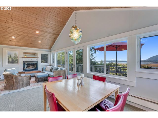 333 VOSBURG St, Wheeler, OR 97147