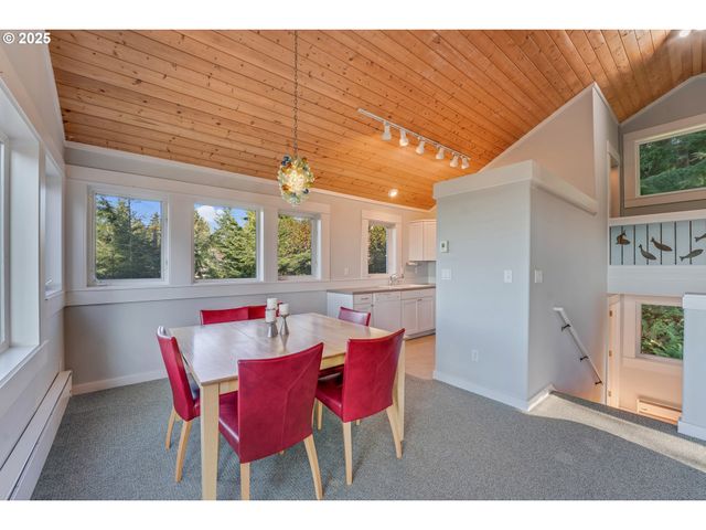 333 VOSBURG St, Wheeler, OR 97147