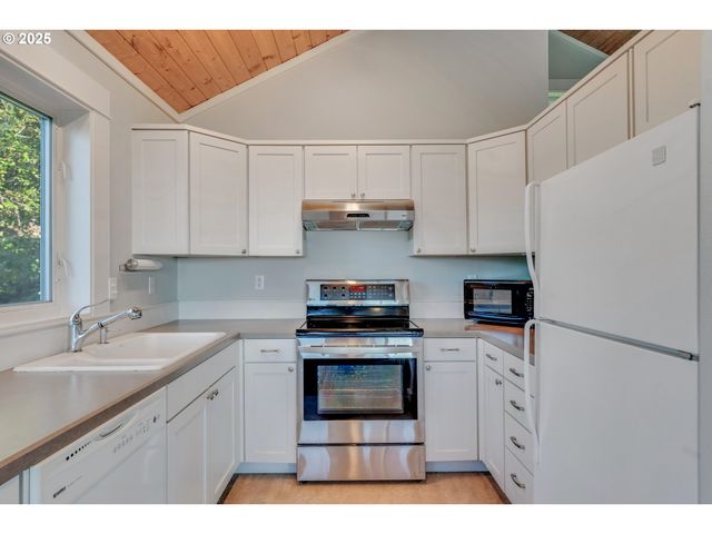 333 VOSBURG St, Wheeler, OR 97147