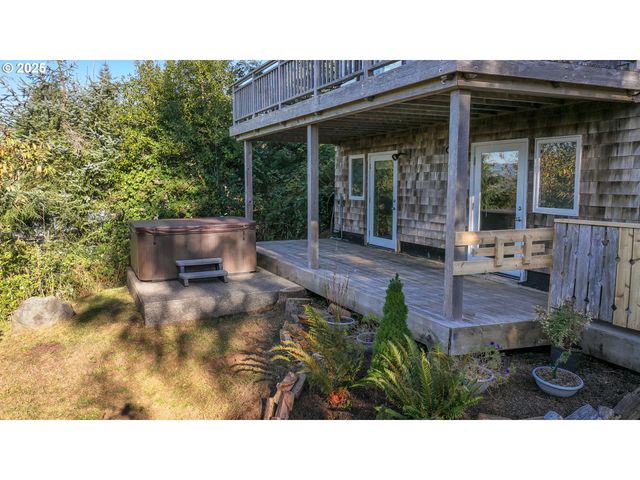 333 VOSBURG St, Wheeler, OR 97147