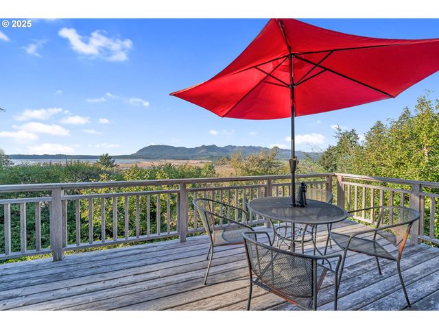 333 VOSBURG St, Wheeler, OR 97147