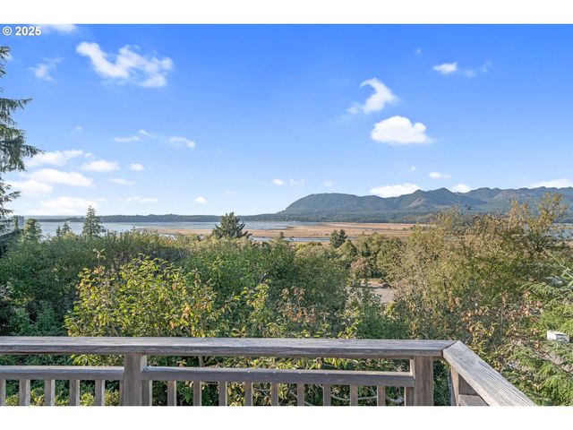 333 VOSBURG St, Wheeler, OR 97147