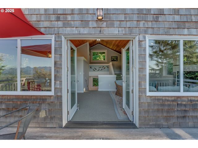 333 VOSBURG St, Wheeler, OR 97147