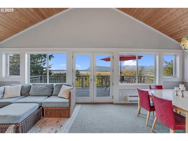 333 VOSBURG St, Wheeler, OR 97147