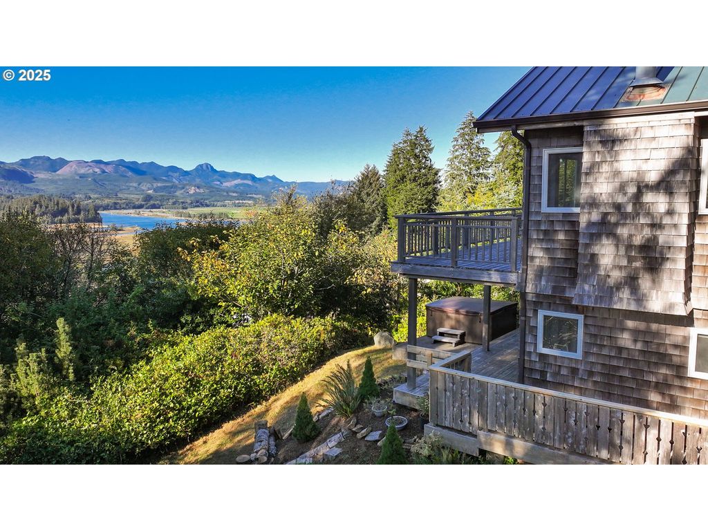 333 VOSBURG St, Wheeler, OR 97147