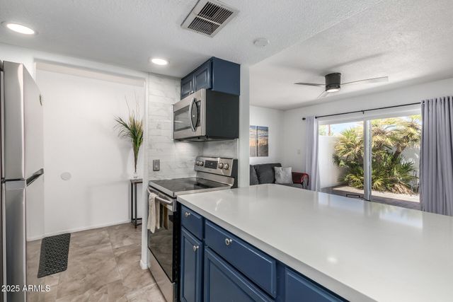 8576 E INDIAN SCHOOL Road UNIT B, Scottsdale, AZ 85251