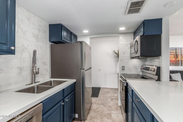 8576 E INDIAN SCHOOL Road UNIT B, Scottsdale, AZ 85251