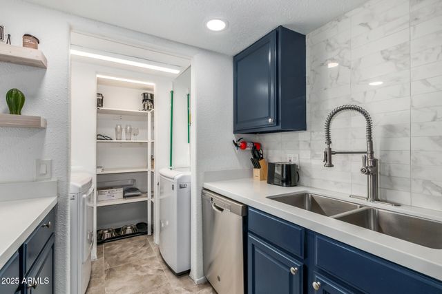 8576 E INDIAN SCHOOL Road UNIT B, Scottsdale, AZ 85251