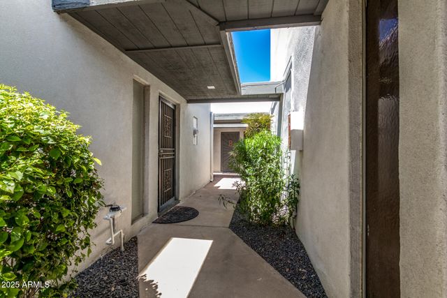 8576 E INDIAN SCHOOL Road UNIT B, Scottsdale, AZ 85251