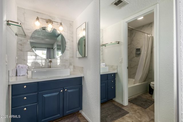 8576 E INDIAN SCHOOL Road UNIT B, Scottsdale, AZ 85251