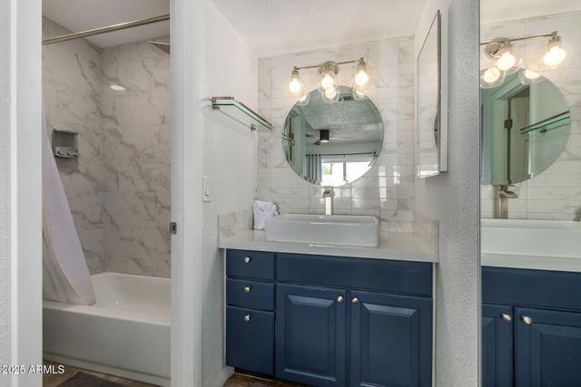 8576 E INDIAN SCHOOL Road UNIT B, Scottsdale, AZ 85251