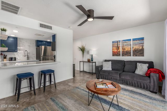 8576 E INDIAN SCHOOL Road UNIT B, Scottsdale, AZ 85251