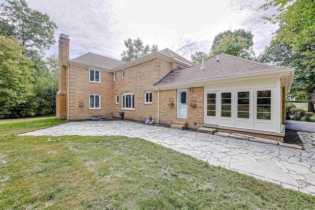 33 Indian Rock Road, Nashua, NH 03063