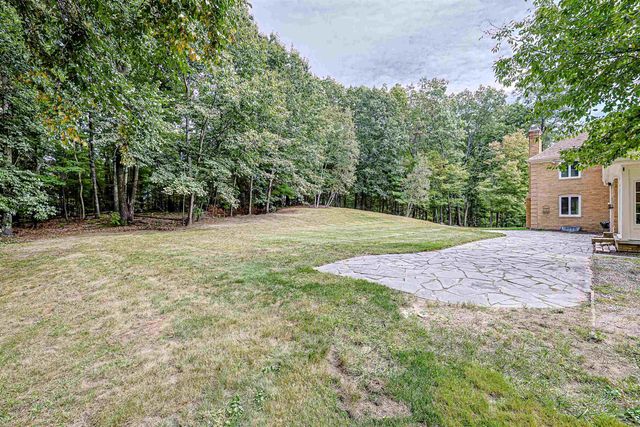 33 Indian Rock Road, Nashua, NH 03063