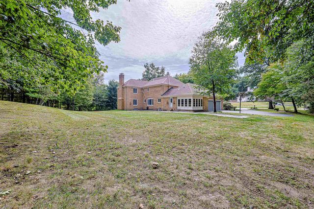 33 Indian Rock Road, Nashua, NH 03063