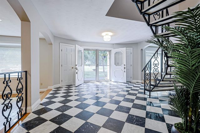 33 Indian Rock Road, Nashua, NH 03063
