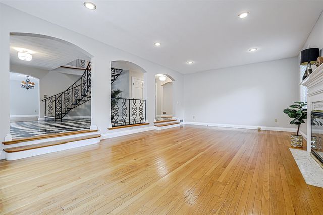 33 Indian Rock Road, Nashua, NH 03063