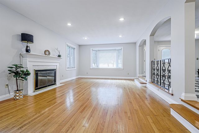 33 Indian Rock Road, Nashua, NH 03063