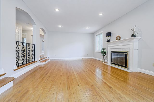 33 Indian Rock Road, Nashua, NH 03063