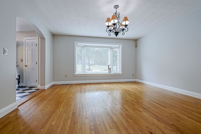33 Indian Rock Road, Nashua, NH 03063