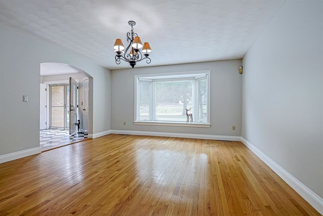 33 Indian Rock Road, Nashua, NH 03063