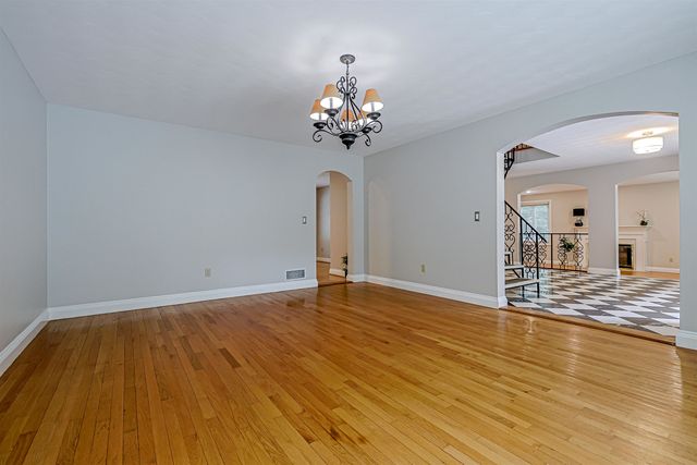 33 Indian Rock Road, Nashua, NH 03063