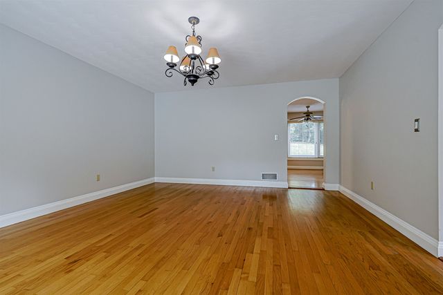 33 Indian Rock Road, Nashua, NH 03063
