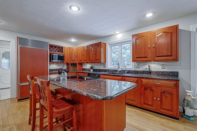 33 Indian Rock Road, Nashua, NH 03063