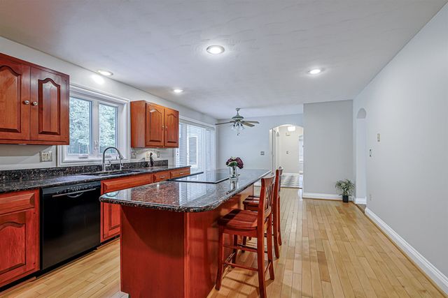 33 Indian Rock Road, Nashua, NH 03063