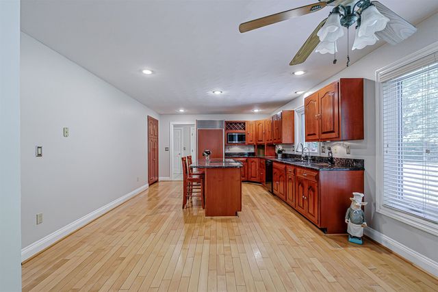 33 Indian Rock Road, Nashua, NH 03063
