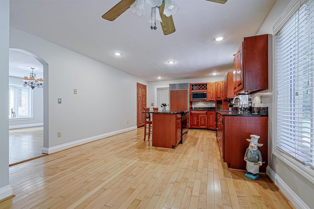 33 Indian Rock Road, Nashua, NH 03063