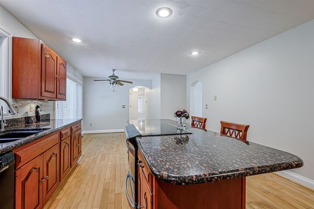 33 Indian Rock Road, Nashua, NH 03063