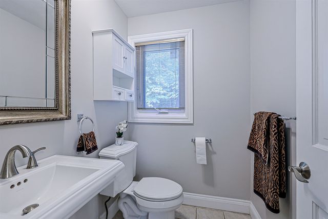 33 Indian Rock Road, Nashua, NH 03063
