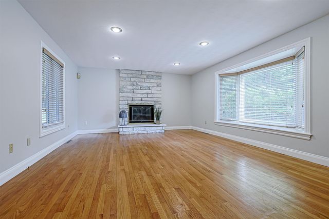 33 Indian Rock Road, Nashua, NH 03063