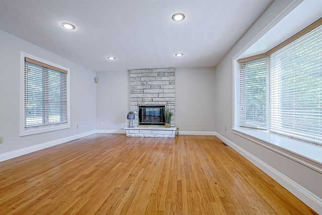 33 Indian Rock Road, Nashua, NH 03063