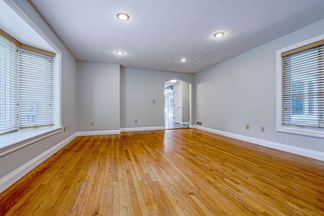 33 Indian Rock Road, Nashua, NH 03063