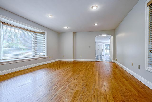 33 Indian Rock Road, Nashua, NH 03063