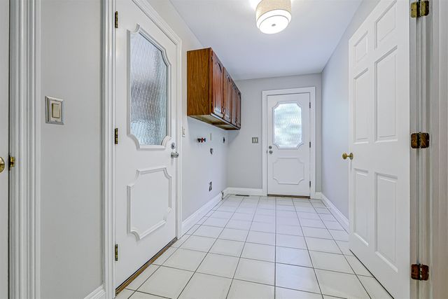 33 Indian Rock Road, Nashua, NH 03063