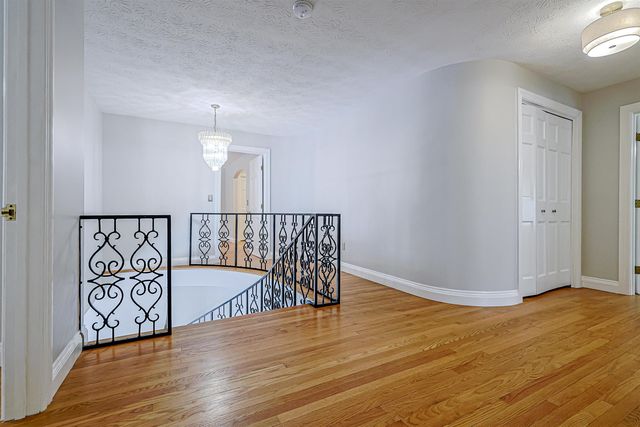 33 Indian Rock Road, Nashua, NH 03063