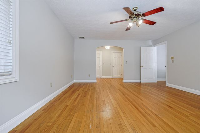 33 Indian Rock Road, Nashua, NH 03063
