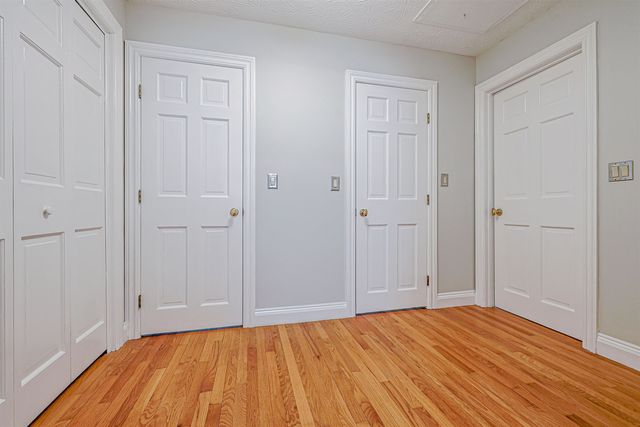 33 Indian Rock Road, Nashua, NH 03063