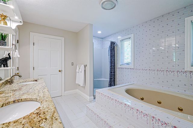 33 Indian Rock Road, Nashua, NH 03063