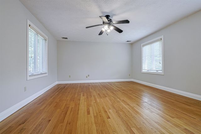 33 Indian Rock Road, Nashua, NH 03063
