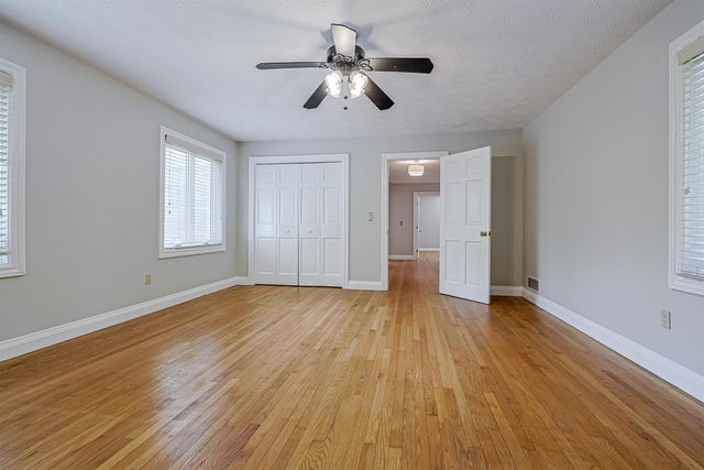 33 Indian Rock Road, Nashua, NH 03063