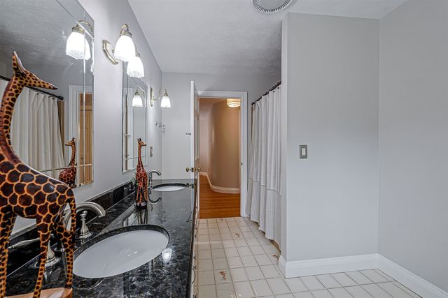 33 Indian Rock Road, Nashua, NH 03063